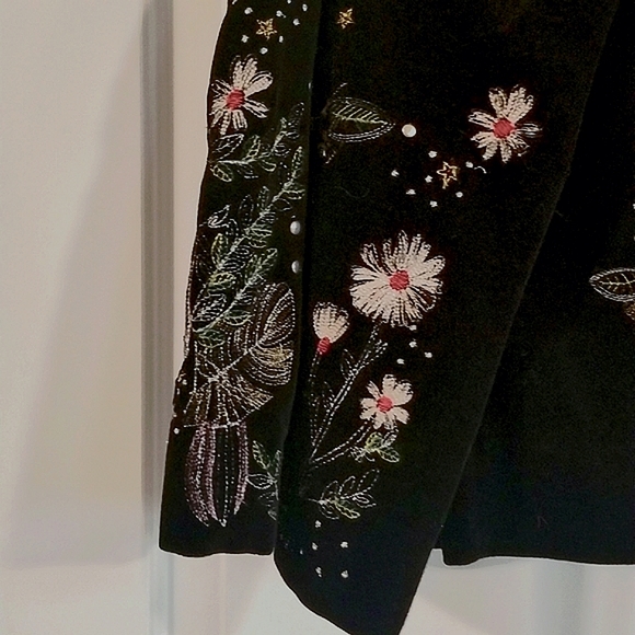 Embroidered Detail Mini Wrap Velvet Skirt Skort - Picture 3 of 6